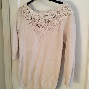 Cream laced sweater 🏷